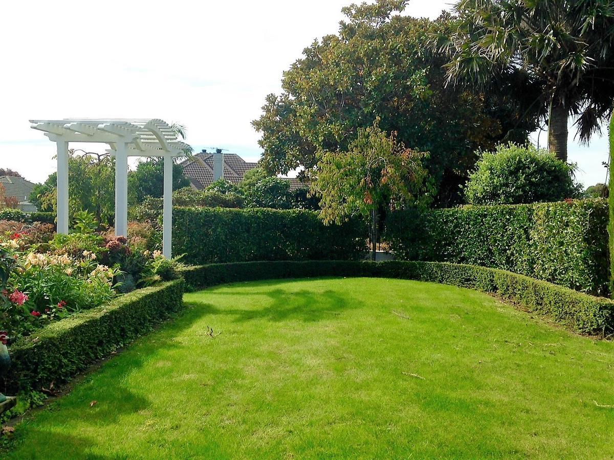 Huntington House Bed & Breakfast Tauranga Exterior photo